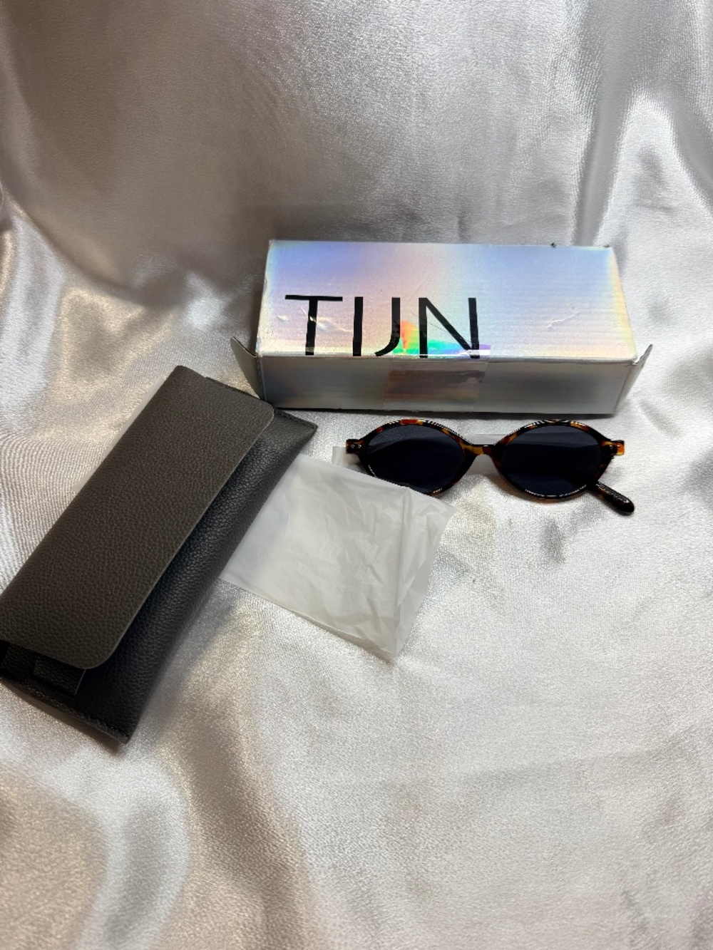 TIJN Round Tortoise Sunglasses Brand New Dark Lenses with Case & Box